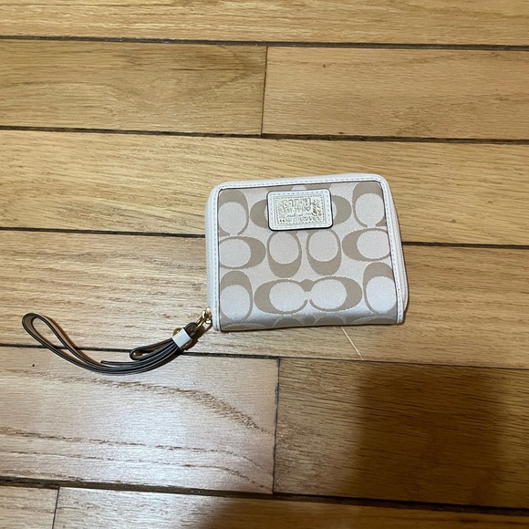 Coach Handbags - COACH Wristlet Wallet Logo Design